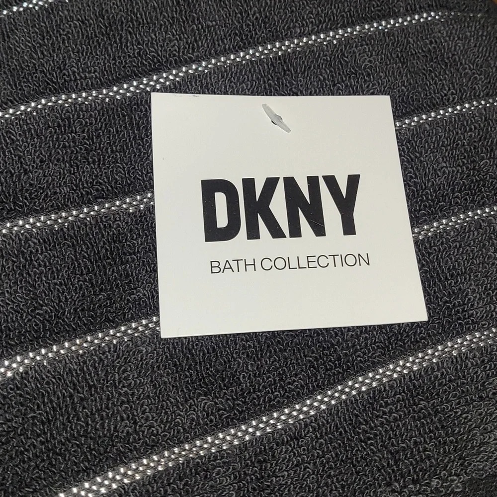 💕NWT DKNY Towel Set💕Set of 3💕